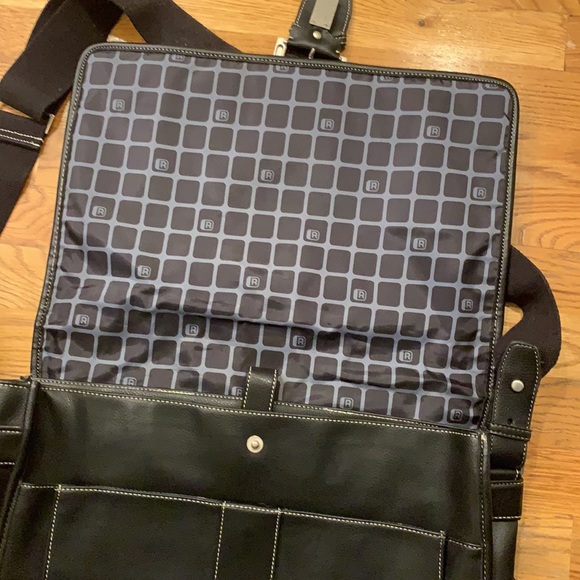 Kenneth Cole black messenger bag - Picture 3 of 7